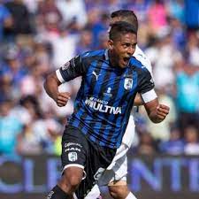 Luis romo fue el encargado de cobrarla, pero falló. Oficial Cruz Azul Contrata A Luis Romo De Los Gallos Blancos De Queretaro Soy Futbol