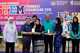 Ke arah pembangunan modal insan}, author={khairul azam bahari and z. Pendidikan Stem Acuan Pembangunan Modal Insan Ump News
