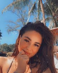 Melissa Ehrlich's Instagram, Twitter & Facebook