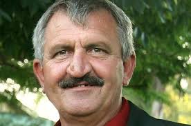 Boer dood naby plaashek: Familie het 'baie vrae'