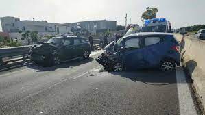 Sul posto si sono recati gli uomini della polizia stradale nonché i vigili del fuoco e ovviamente gli uomini del 118 che però non hanno. Ktjivy5nwfitum