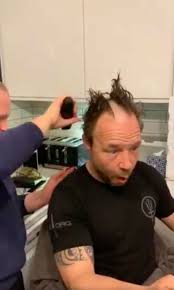 A chinese man has gone viral because his hairdresser cut triangular play button shaped patches while recreating a haircut from youtube. Stephen Graham Makes Big Hair Change Amid Coronavirus Lockdown