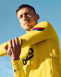 Survetement club fc barcelone noir/vert 2017 pas cher. Des Tenues D Entrainement Avec Une Nouvelle Technologie Pour Le Barca