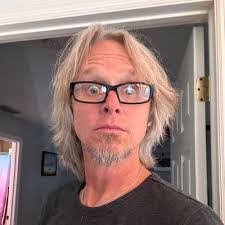 Lenore Barnard's Instagram, Twitter & Facebook