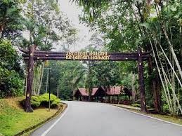 This botanical garden seems to be thriving in humid weather and provides not only relief, comfort in heat, but all kinds of educational, learning and conservation efforts that city is making to promote awareness and importance of having a nature shah alam246 contributions69 helpful votes. Taman Botani Negara Shah Alam Tbnsa Garden Selangor Travelmalaysia
