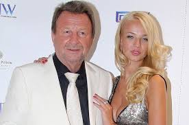 W poniedziałek okaże się, czy kampania przed wyborami w pzpn będzie brutalna. Wlasciciel J W Construction Jozef Wojciechowski Uwielbia Mlodsze Kobiety Jego Wczesniejsza Ukochana Wygladala Jak Skwarka Teraz Przeszla Spora Przemiane