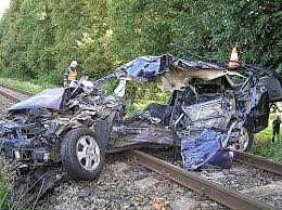 Sedm cestujících bylo těžce zraněno. Smrtelna Nehoda Vlaku A Osobaku V Opave Pozary Cz Ohnisko Zhavych Zprav Hasici Aktualne