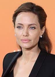 Angelina jolie, при рождении войт (англ. Angelina Jolie Wikipedia