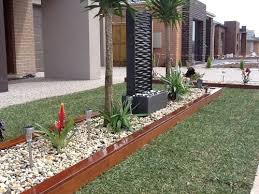Ada bagian yang ditanami oleh rumput hijau dan beberapa tanaman hias lainnya. Taman Rumah Minimalis Modern Archives Page 2 Of 3 Rumah Minimalis
