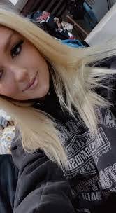 Mindy Clinton's Instagram, Twitter & Facebook