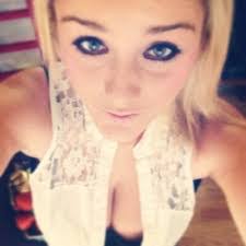 Stacey Lowen's Instagram, Twitter & Facebook