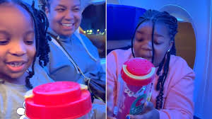 4-year-old hilariously calls out passenger's poor plane etiquette