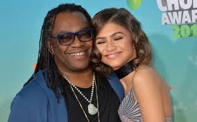 Jej sestra sa však zvestovala, že chodí so svojím najlepším priateľom trevor jackson, obaja pracovali na sitcomovej. Zendaya S Father Kazembe Ajamu Coleman Learn Everything About Him Here Glamour Fame
