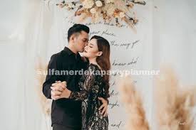 Posted on 10 september 2020. 12 Foto Prewedding Nella Kharisma Dan Dory Harsa Pamer Kemesraan Di Dapur Serasi Kenakan Pakaian Adat Jawa Kapanlagi Com