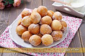 Una ricetta facile da realizzare, molto diffusa a carnevale, ma non solo. Frittelle Allo Yogurt