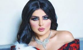 حليمة بولند تتحدى الثلج بشورت قصير. Ø­Ù„ÙŠÙ…Ø© Ø¨ÙˆÙ„Ù†Ø¯ ØªØ²Ø¹Ù… ØªØ³Ù„Ù…Ù‡Ø§ Ø±Ø³Ø§Ù„Ø© Ù…Ù† Ø£Ù…ÙŠØ± Ø³Ø¹ÙˆØ¯ÙŠ ÙˆØªØ«ÙŠØ± Ø§Ù„Ø³Ø®Ø±ÙŠØ© ØµÙˆØ±Ø© Ø§Ù„Ù‚Ø¯Ø³ Ø§Ù„Ø¹Ø±Ø¨ÙŠ