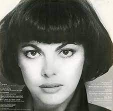 Бабушка научила внучку любить жизнь, в . Mireille Mathieu Mirej Mate Mir Pevicy Akter