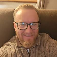 What are some safe and affordable places to live in the mountains of  Tennessee with access to outdoor activities?