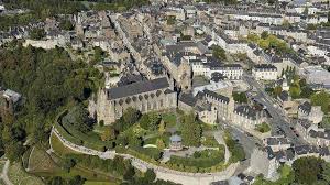 Depuis 2000, le jury national des villes et villages fleuris a décidé de confirmer le label « quatre fleurs » de la ville. Fougeres Huit Mois Ferme Pour Un Rodeo En Ville Fougeres Maville Com
