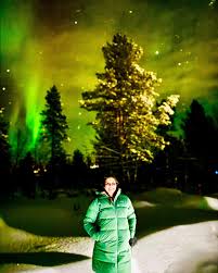 📍 Sariselka, Lapland, Finland 🇫🇮 Swipe ⬅️ left for all the magical pics  including ones from the igloo!!! And deep in the Arctics, 300 kms north of  the Arctic Line, the magic