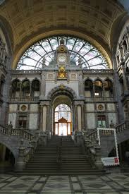 Grund genug der hafenstadt mal einen besuch abzustatten, findet ihr nicht? Treppen Im Bahnhof Antwerpen Station Antwerpen Centraal Bahnbilder De