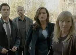 The first half of the show concentrates on the investigation of the crime by the police. Law Order Svu Season 13 Episode 23 Tv Fanatic