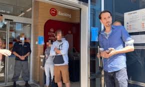 Просмотров 9 тыс.3 года назад. Insieme Karnten Verklagt Aktivist Martin Rutter In Klagenfurt 5 Minuten Nachrichten Aktuelles