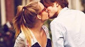 �n plus 3 ian 2018 alt comportament evident �n cazul unui bărbat �ndrăgostit. Un BÄrbat Atinge Constant Mana Unei Femei Cum SÄ InÈeleg CÄ Un BÄrbat Este IndrÄgostit Gesturi Non Verbale Ale Femeilor