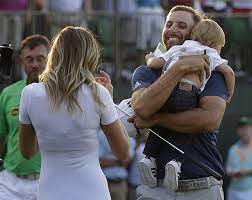 Paulina would continue to grab our attention, especially during appearances at dustin's pga tour paulina has more than 765k followers, most of the content is of the not so pg nature such as the instead, all the headlines surrounded paulina gretzky and this dress that had thousands of jaws. Pics Paulina Gretzky Embraces Dustin Johnson With Son After Epic Us Open Win Hollywood Life