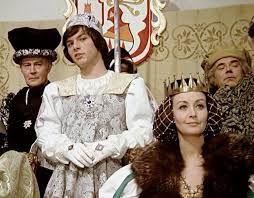 Либуше шафранкова, павел травничек, карин леш и др. Kveta Fialova Tri Orisky Pro Popelku Celebrities Fashion Captain Hat