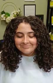 Are you excited of the future ahead of this curls? This is just her first  appointment but.. look at that curls! 😍 #highlights #followers #devacut  #curlyhair