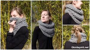 Gros plan sur la maille serrée au crochet. Mon Gros Snood Gris Au Point De Riz Knit Spirit