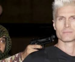 André Segatti muda visual para seu novo filme como vilão russo