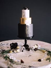Black And Gold Marble Cake Black Gold Geometric Wedding Inspiration Black Wedding Themes Black Gold Wedding Cake Cool Wedding Cakes
