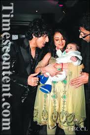 Featuring sonu nigam and shweta rohira in lead roles, the short film is written and directed by saurabh m pandey and produced by naven kumar sharma. Sonu Nigam Entertainment Photo Playback Singer And Host Sonu