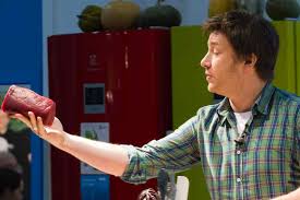 Jamie oliver ha manifestado su deseo de que todo el mundo se introduzca en el mundo de la cocina de un modo sencillo pero apetitoso y se siente muy satisfecho de haber podido colaborar en el nuevo. Grandes Figuras Actuales De La Cocina Jamie Oliver En La Cocina