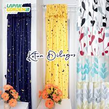 Gorden untuk kamar nyatanya semakin banyak diminati selain fungsinya yang berfungsi sebagai penghalau cahaya yang akan masuk ke dalam ruangan. Harga Tirai Kamar Tidur Terbaik Juli 2021 Shopee Indonesia
