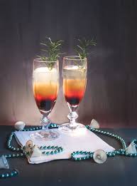 Sloe Gin Cocktails Sloe Gin Spritz Und Sloe Gin Martini Aperitif Weihnachten Getranke Weihnachten Winter Drink