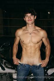 slayx☆ on X: Thats so so hot 🫦 Darrell jones 🩸 t.coaQXrh8HyHa   X