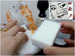 أصنعى بنفسك صابون ملح الحليب الرهيييب للعرايس لتبيض البشرة والجسم مع خبيرة التجميل مريم يحيى youtube soap dish soap good things