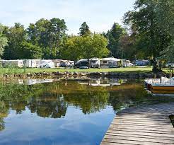 Les emplacements du camping animaux autorisés sur les emplacements animaux autorisés dans les locations : Tcs Camping Gampelen Am Neuenburgersee Famigros