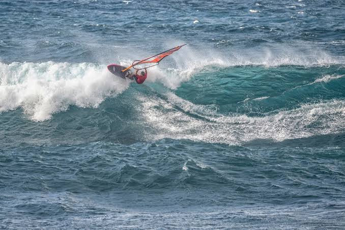 Some tricky conditions yesterday at the Quatro Maui Pro but I managed to  win my first heat and advance to the quarterfinals. Check out the live  action today! Hopefully we can make