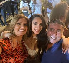 تصدرت الفنانة بسنت شوقي، والفنان محمد فراج، تريند محرك البحث الشهير جوجل بعد لقائهما مع برنامج et بالعربي للحديث عن عقد قرانهما، ونفيهما إقامة فرح فى نفس اليوم. ÙØ±Ø­Ø© Ù…Ù† Ø§Ù„Ù‚Ù„Ø¨ ØµÙˆØ± Ø¬Ø¯ÙŠØ¯Ø© Ù„Ø­ÙÙ„ Ø²ÙØ§Ù Ù…Ø­Ù…Ø¯ ÙØ±Ø§Ø¬ ÙˆØ¨Ø³Ù†Øª Ø´ÙˆÙ‚ÙŠ
