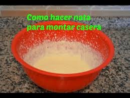 La nata o crema líquida es uno de los diferentes puntos en que se puede presentar la crema de leche, y se emplea en diferentes recetas de comidas o reposterías. Como Hacer Nata Para Montar O Crema Para Batir Casera Youtube