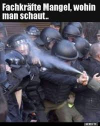 Als model für symbolfotos wollte vom symbolfoto zum gehypten meme: 120 Vertrau Mir Ich Bin Elektriker Ideen Lustige Bilder Witze Pfusch Am Bau