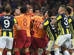 Fenerbahçe wurde im jahr 1907 in kadiköy/istanbul gegründet. Istanbul Derby Between Galatasaray Vs Fenerbahce Descends Into Chaos After Mass Brawl Football News