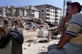 Deprem 1.9±0.5×10 17 julluk yüzey enerjisi açığa çıkardı,. Artan Depremler Akla 1999 Golcuk Depremini Getirdi Ntv