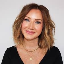 𝐌𝐄𝐄𝐓 𝐒𝐓𝐀𝐂𝐄𝐘 ✨ Co-Owner & Clinic Director The visionary behind  THRIVE and our passion for guest experience! Stacey has been in the beauty  industry as a Cosmetologist since 2002 and Salon Owner