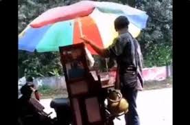 Kocak Penjual Makanan Keliling Pakai Musik Ini Untuk Gaet Pembeli Guideku Com