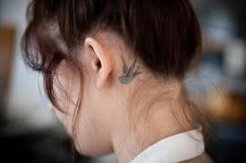 Southpaw Bird Behind Ear Tattoo A Little Bird Is The Symbol For The Fourth Child After The First Son I Ve Always Wanted This Tattoo Red Bird Tattoos Bluebird Tattoo Small Tattoo Placement